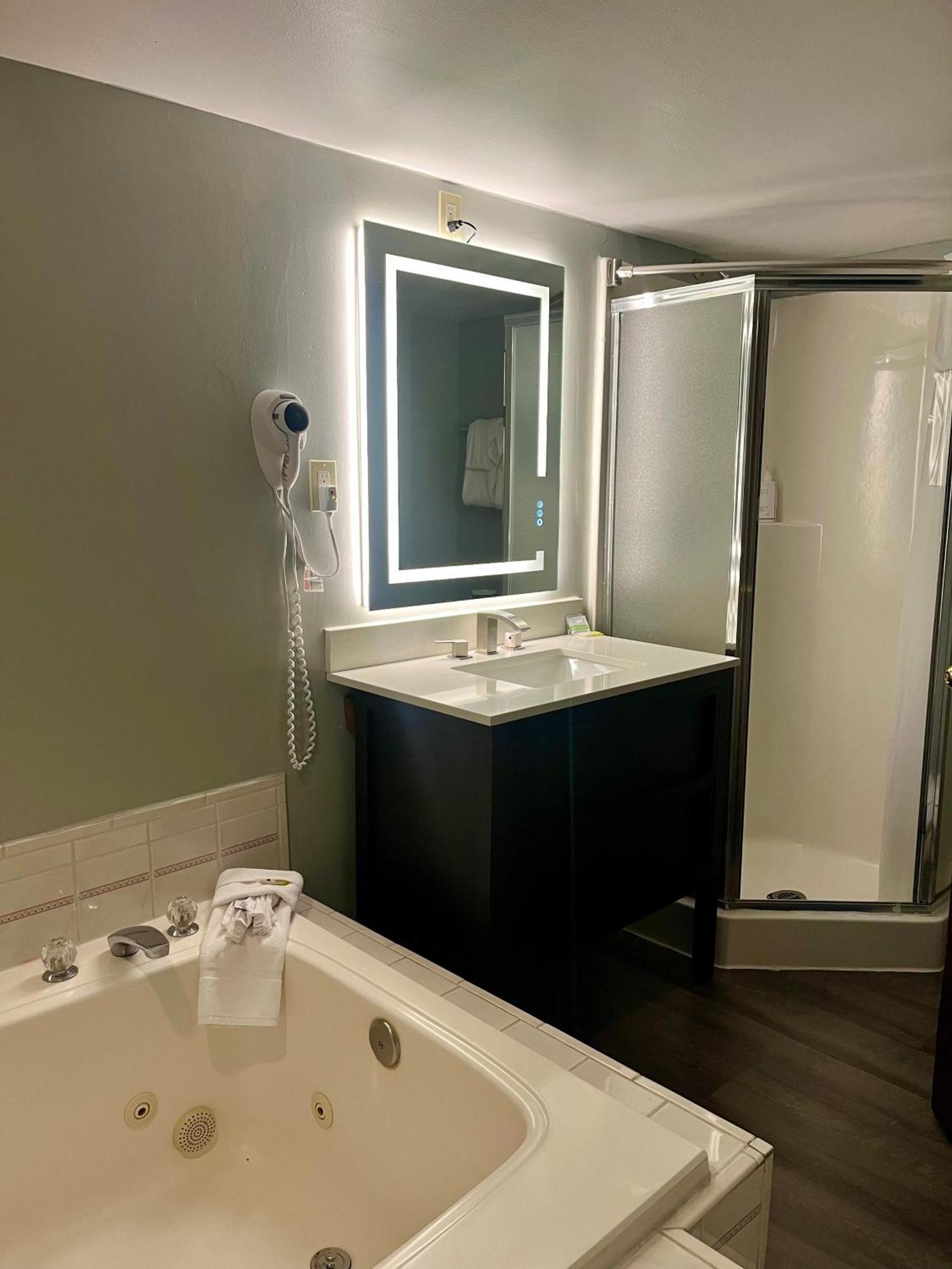 Days Inn By Wyndham Seatac Airport Ngoại thất bức ảnh